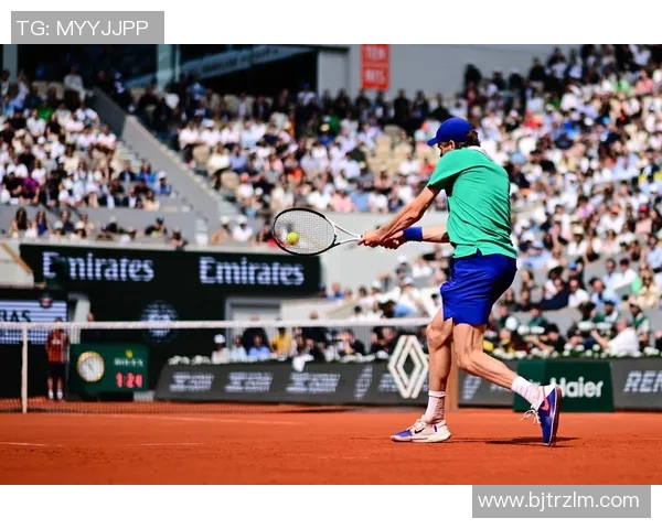 成都网球队的盯防体系与网球战术的深度解析与应用探讨 成都网球队的盯防体系与网球战术的深度解析与应用探讨